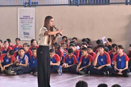 Debora Menezes palestra para estudantes sobre saude mental bullying e ansiedade Foto Daniel Nogueira xjrIVV