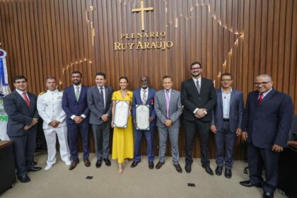 Delegado Pericles entrega Medalha Ruy Araujo ao desembargador Audaliphal Hildebrando e a procuradora do Trabalho Alzira Melo Foto Marcio James 1024x666 RsGXB9