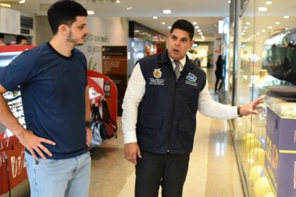 Deputado Mario Cesar Filho orienta consumidores sobre as compras na Black Friday Foto Leandro Cardoso ylHPks