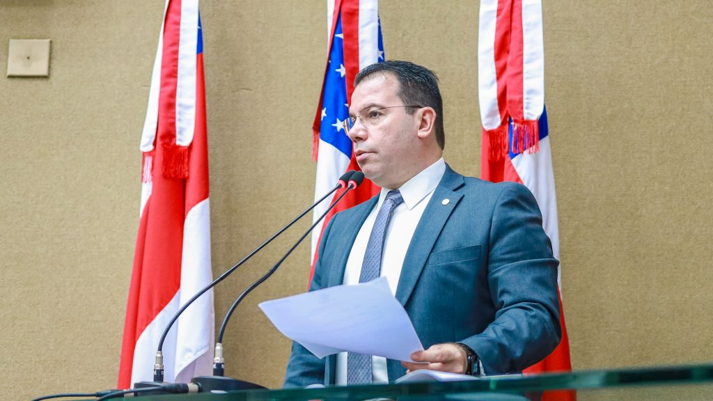 Descontrole de gastos e atraso no pagamento de fornecedores e terceirizados prejudica a educacCCA7aCC83o no AM afirma Wilker Barreto Daniel Santos 1024x576 fsPFS2