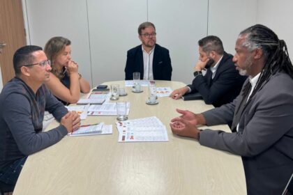 Em Brasilia deputado Daniel Almeida visita a Secretaria Nacional dos Direitos da Pessoa Idosa para fortalecer politicas publicas no Amazonas Foto Gilson Mello EIMd98