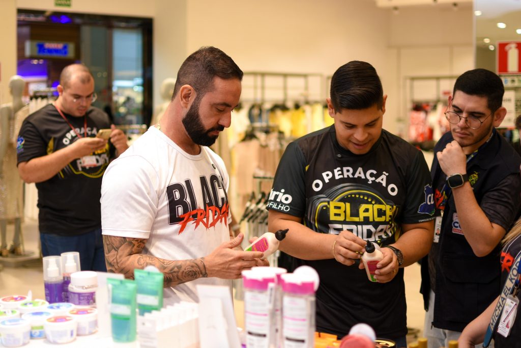Operacao Black Friday deputado Mario Cesar Filho e Procon Amazonas concluem semana de fiscalizacao no comercio da capital Foto Leandro Cardoso 1024x683