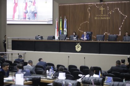 Parlamentares da Assembleia Legislativa do Amazonas comemoram o reforco de mil novos policiais nas ruas do Amazonas Foto Danilo Mello Aleam QOIqv6