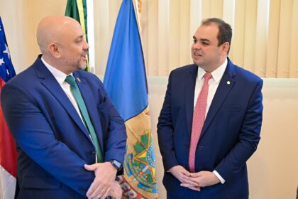 Presidente Roberto Cidade reforca ao novo superintendente da PF no Amazonas a importancia do orgao no combate ao trafico de drogas Foto Rodrigo Brelaz D1LtHV
