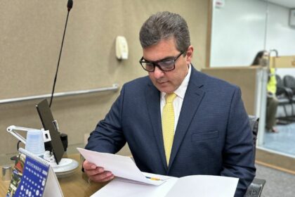 Projeto de Lei que garante o fornecimento gratuito de medicamentos a base de canabidiol e aprovado pela Aleam R938O3