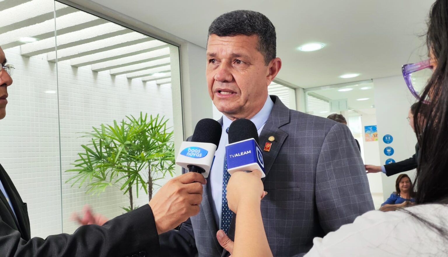 Projetos de Lei do Comandante Dan beneficiam segmentos profissionais 0YZlg6