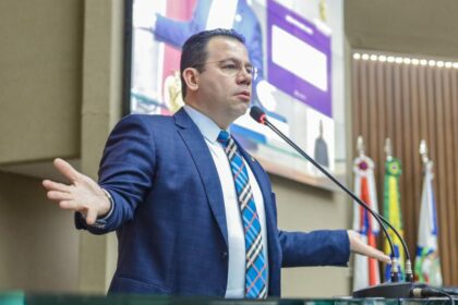 Wilker Barreto alerta que condicoes precarias e salarios atrasados no Hospital de Labrea colocam atendimento a populacao em risco 1024x576 oRXB5N