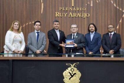 Assembleia Legislativa do Amazonas celebra o Dia da Biblia com Sessao Especial dRvbU7