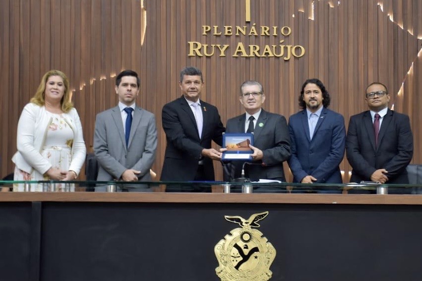 Assembleia Legislativa do Amazonas celebra o Dia da Biblia com Sessao Especial dRvbU7