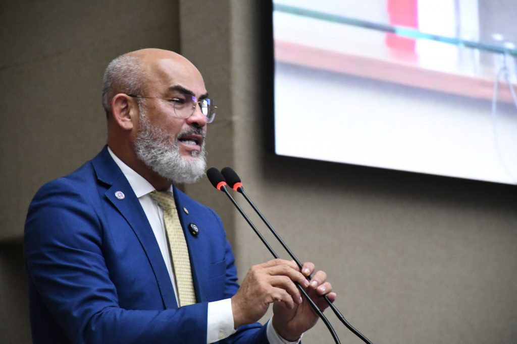 Deputado Cabo Maciel solicita reforma urgente da Escola Estadual Deputado Joao Valerio em Itacoatiara Foto Paulo Ferraz 1024x683 vBkBtX
