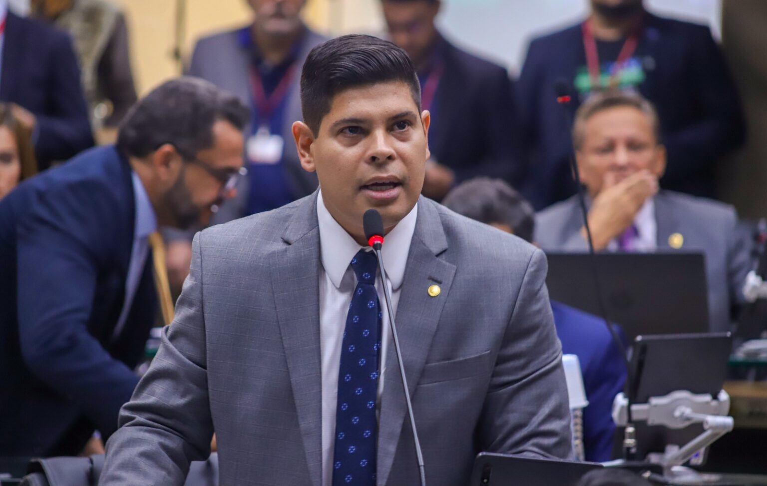Deputado Mario Cesar Filho critica aumento na tarifa de iluminacao publica em Manaus Foto Leandro Cardoso eSRW83