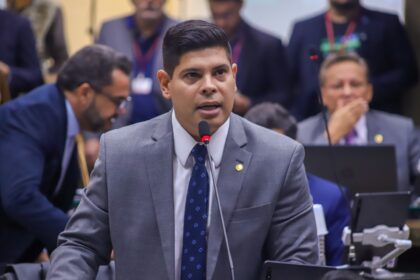Deputado Mario Cesar Filho critica aumento na tarifa de iluminacao publica em Manaus Foto Leandro Cardoso eSRW83