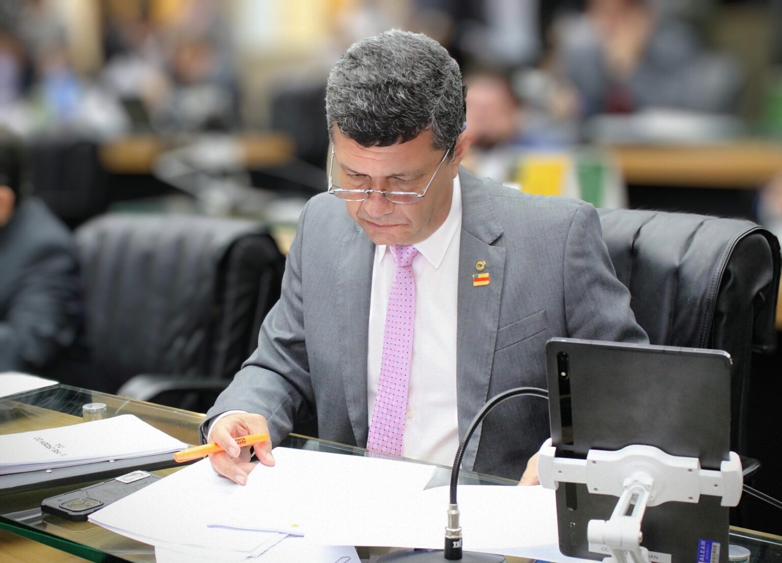 Projeto de Lei do deputado Comandante Dan beneficia a area de saude no Amazonas e os profissionais de Educacao Fisica hYd33T