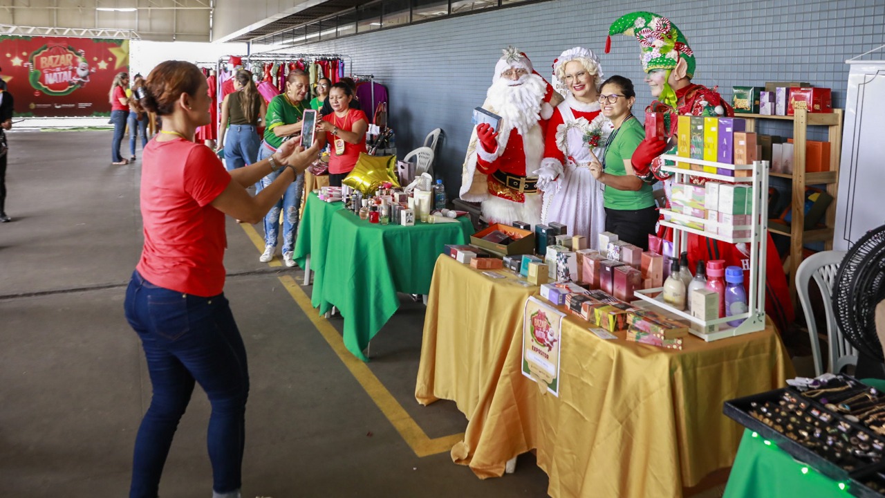 Quarta edicao do Bazar de Natal na Assembleia Legislativa do Amazonas e opcao de compras para servidores e vendas para empreendedores individuais Foto Danilo Mello uzrM8Y