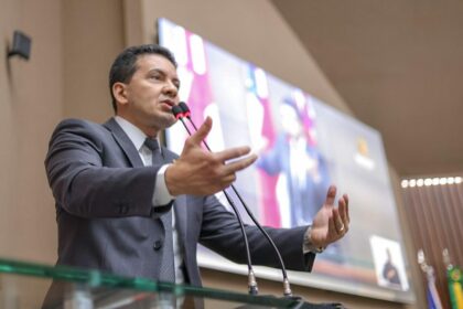 Delegado Pericles acionara MPAM e TCE AM contra prefeito de Tefe por contratos milionarios com cantores Foto Marcio James 1024x683 l2Zm0t