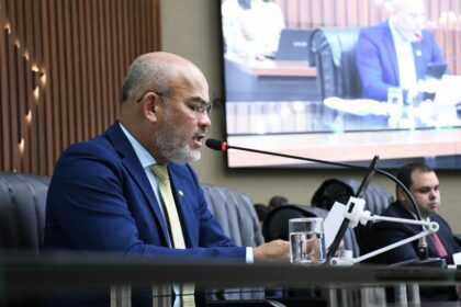 Deputado Cabo Maciel destaca impactos positivos da proibicao do uso de celulares em salas de aula Foto Paulo Ferraz 1024x683 DtSWWu