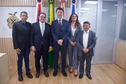 Deputado Joao Luiz destaca trabalhos do Nuriam ao consul geral do Japao em Manaus durante reuniao na Aleam Foto Mauro Smith nqq0dR