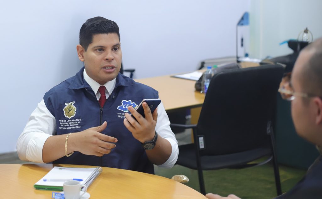 Deputado Mario Cesar Filho alerta sobre o E28098Golpe da Selfie divulgado pela Febraban e orienta consumidores Foto Leandro Cardoso 1024x635 sediru