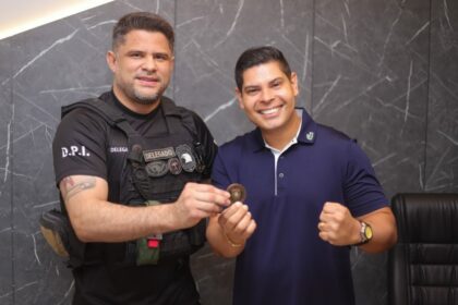 Deputado Mario Cesar Filho recebe moeda de distincao da Policia Civil do Amazonas 1024x682 Bojl8j