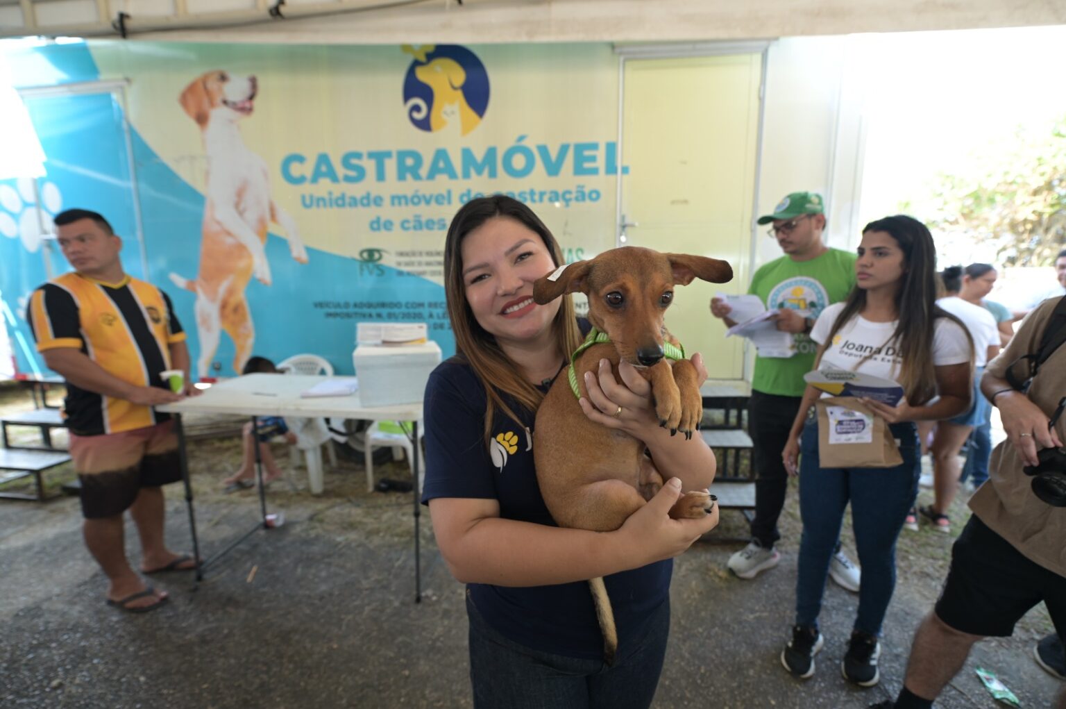 Projeto de deputada Joana Darc castramovel chega em shopping na zona Norte de Manaus aEky64