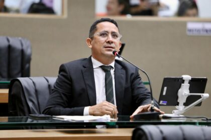 Transformando a Educacao Lei do deputado Daniel Almeida que cria Programa Voluntario da Familia na Escola e sancionada no Amazonas Gilson Mello 1024x682 jFPIhr