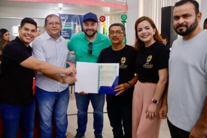 Deputado Mario Cesar Filho acompanha entrega de titulo definitivo para Cooperativa Agropecuaria em Codajas 1024x683 bA0TIQ