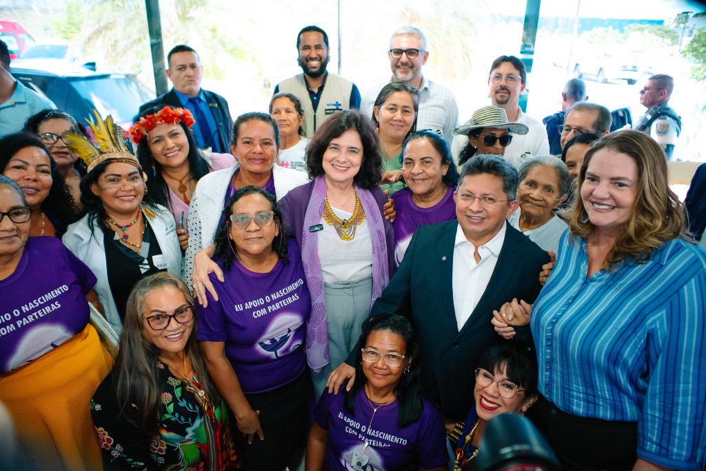 Deputado Sinesio Campos leva demandas das parteiras do Amazonas a ministra da Saude Foto Taysa Barros Ministerio da Saude 1024x683 aBegov