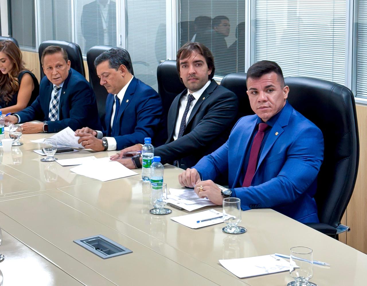 Deputado Thiago Abrahim continua no comando da Comissao de Assuntos Municipais da Aleam CCXBDp
