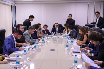 Presidente Roberto Cidade lidera reuniao que definiu os membros das comissoes tecnicas da Aleam Foto Herick Pereira jxeEbH