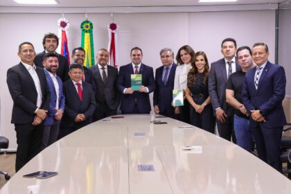 Presidentes da Aleam e do TJAM destacam relevancia da obra que trata sobre a Constituicao do Amazonas comentada Foto Herick Pereira t39f6L