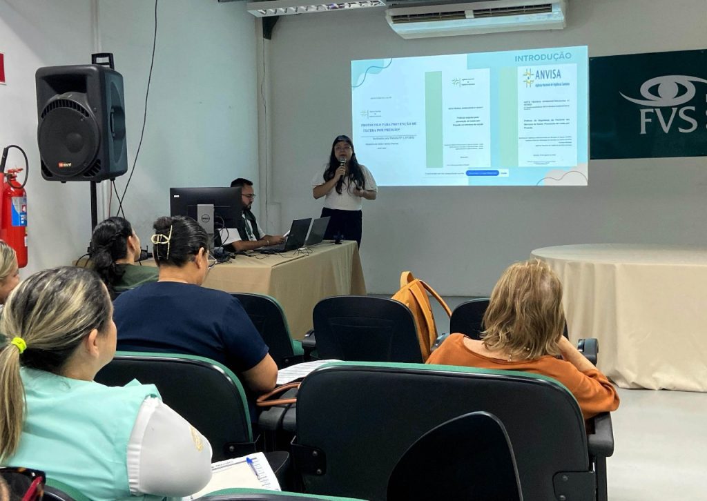 FVS-RCP treina profissionais de saúde sobre prevenção de lesão por pressão em ambiente hospitalar 3 0aa27241 561d 4311 b2f7 ef6ffe60026a 1024x726 1
