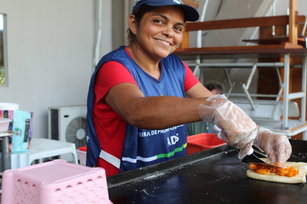 ADS promove primeira edição especial da Feira de Produtos Regionais na sede da UGPE nesta sexta-feira 2 ADS A iniciativa reforca o compromisso do governo com a valorizacao da producao regional e a autonomia financeira de mulheres empreendedoras Foto Jorge Brandao 1024x682 1