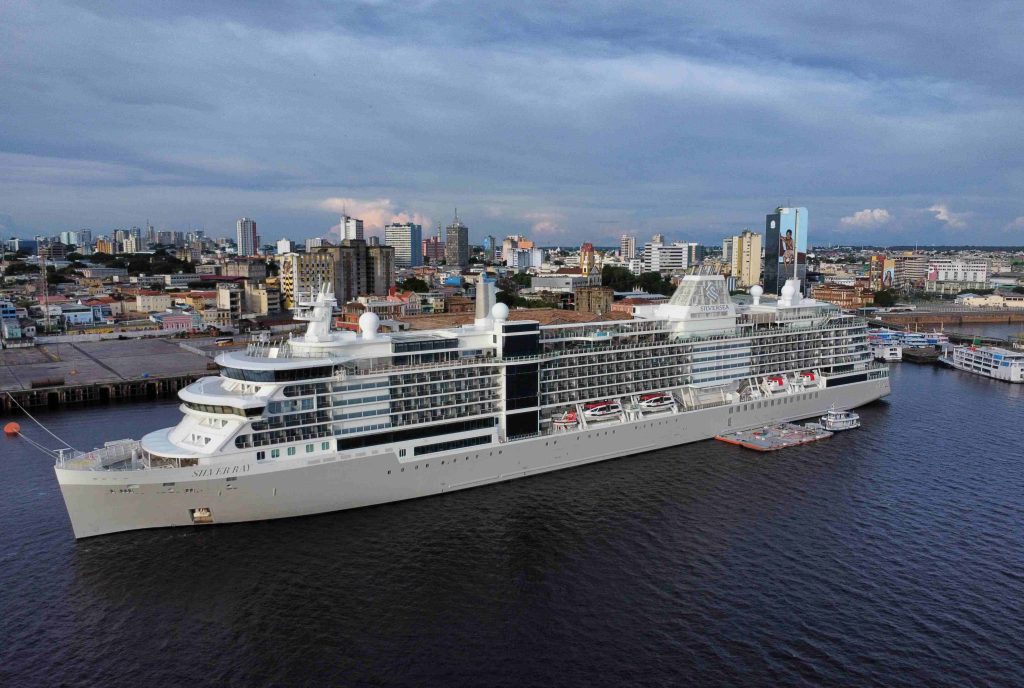 Navio inédito Silver Ray aporta em Manaus com mais de 1,1 mil turistas 2 AMAZONASTUR Chegada do navio Silver RayFoto Lucas Silva Amazonastur1828 1024x688 1