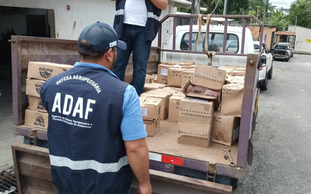 Adaf apreende 6,8 toneladas de alimentos com prazo de validade vencido no bairro Monte das Oliveira 5 Adaf1 produtos foram apreendidos pelos fiscais 1024x639 1