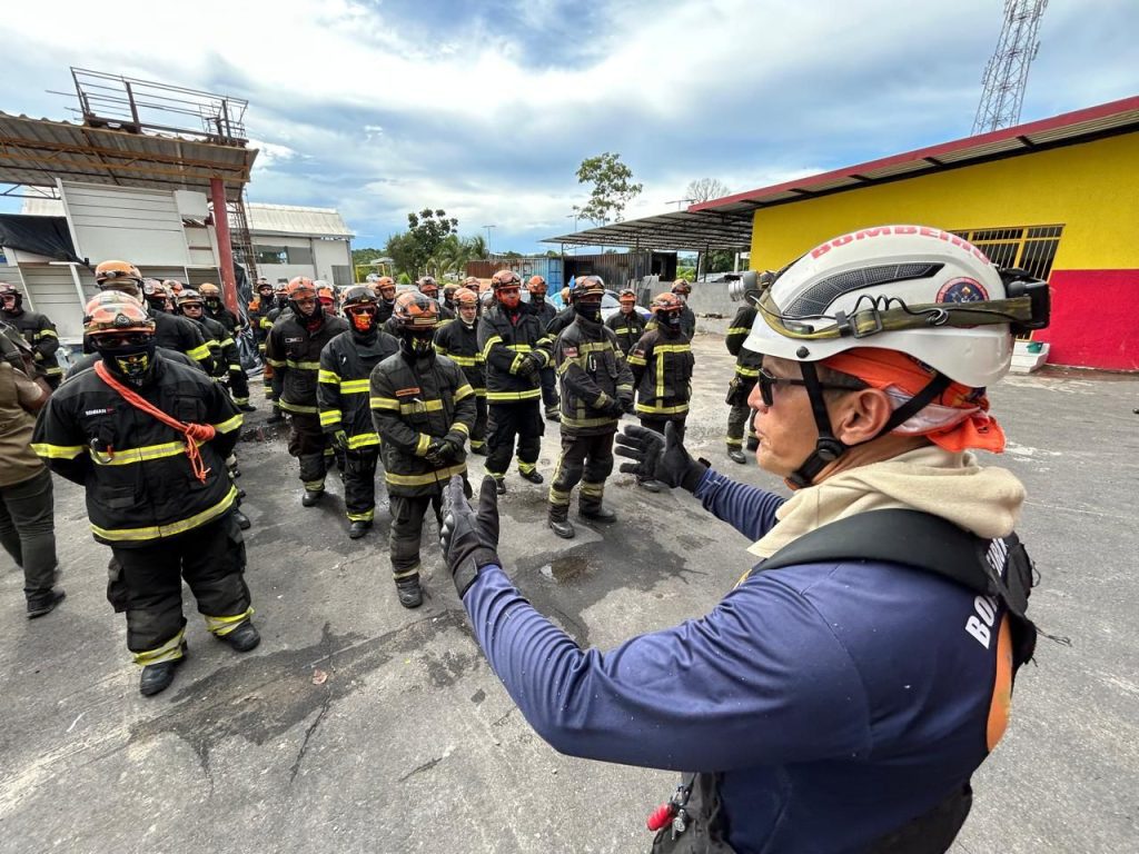 Simulado de salvamento veicular com vítimas presas às ferragens capacita bombeiros do estado para situações reais 7 CBMAM TREINO SIMULADO3 1024x768 1