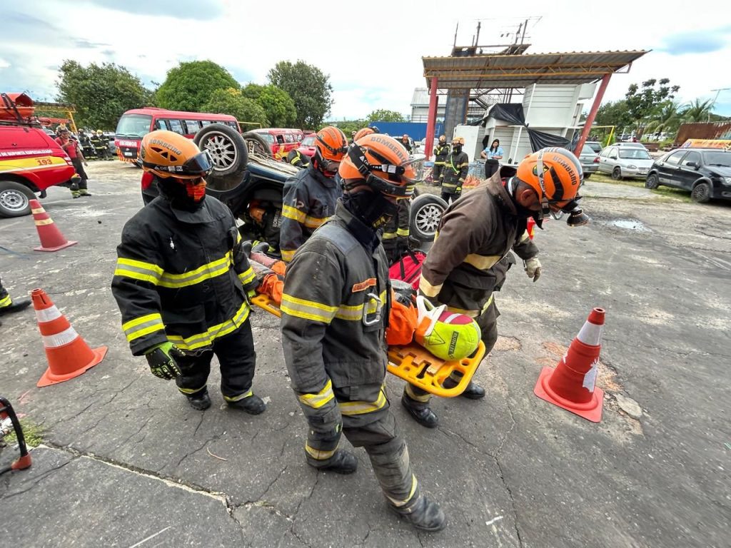 Simulado de salvamento veicular com vítimas presas às ferragens capacita bombeiros do estado para situações reais 5 CBMAM TREINO SIMULADO4 1024x768 1
