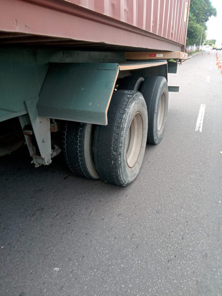 Detran-AM: Fiscalização flagra jovem de 17 anos conduzindo caminhão trator sem CNH 5 Carga Pesada 3 768x1024 1