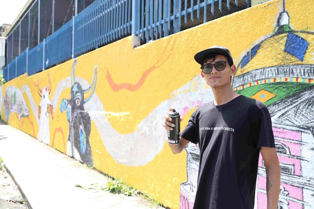 Escola Estadual Farias Brito inicia projeto de ‘Arte e Grafite’ com o intuito de valorizar o patrimônio escolar 5 Educacao Arte Grafite EE Farias Brito Artista Alizney Pereira Foto Eduardo Cavalcante 1024x683 1
