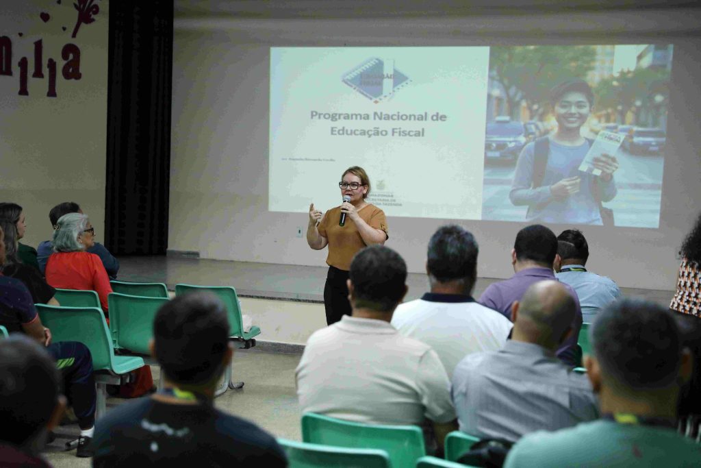 Cidadania: Tributos e gastos públicos são temas de discussão nas Coordenadorias Distritais de Educação 3 Educacao Seminario Educacao Fiscal Alcione Lelo Foto Euzivaldo Queiroz 1024x683 1
