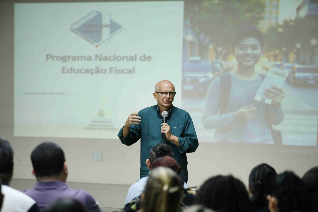 Cidadania: Tributos e gastos públicos são temas de discussão nas Coordenadorias Distritais de Educação 2 Educacao Seminario Educacao Fiscal Auditor Augusto Bernardo Foto Euzivaldo Queiroz 1024x683 1