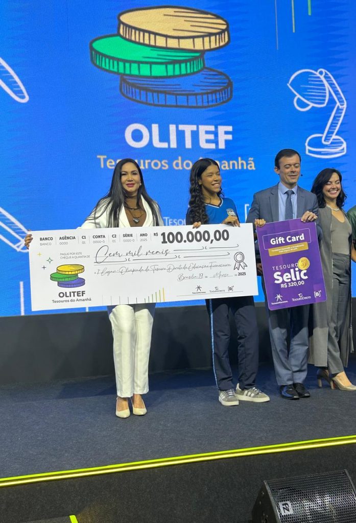 Escolas da rede estadual recebem prêmio da Olimpíada de Educação Financeira, em Brasília 2 Educacao reprsentantes da EE Maria Amelia na Premiacao da Olitef Foto Arquivo Pessoal 2 697x1024 1