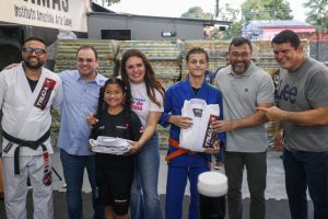 Entrega equipamentos de jiu jitsu fotos Mauro Neto Secom 4 300x200 1