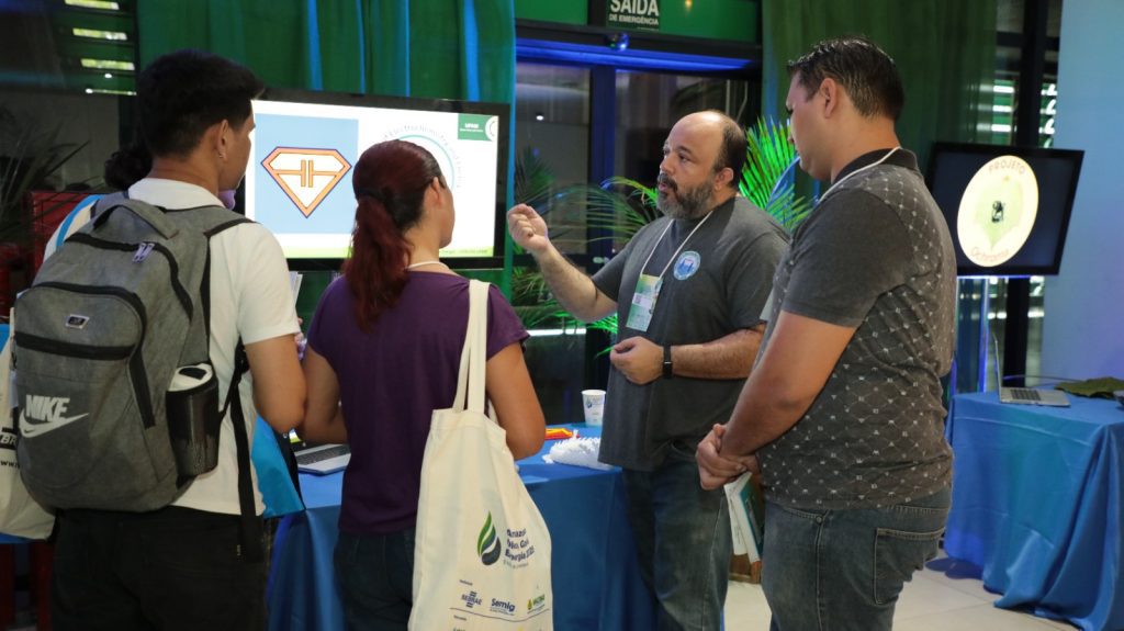 Fapeam apresenta biotecnologias e novos materiais voltados para óleo, gás e energia em exposição no Vasco Vasques 7 Fapeam apresenta projetos na area de biotecnologia e novos materiais em conferencia no Vasco Vasques Ayrton Lopes Fapeam 1 1024x575 1
