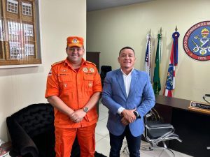 Fotos Paulo Bahia 1 Cel Orleilso Muniz e o seretario de Tapaua Jaciel Santos 300x225 1