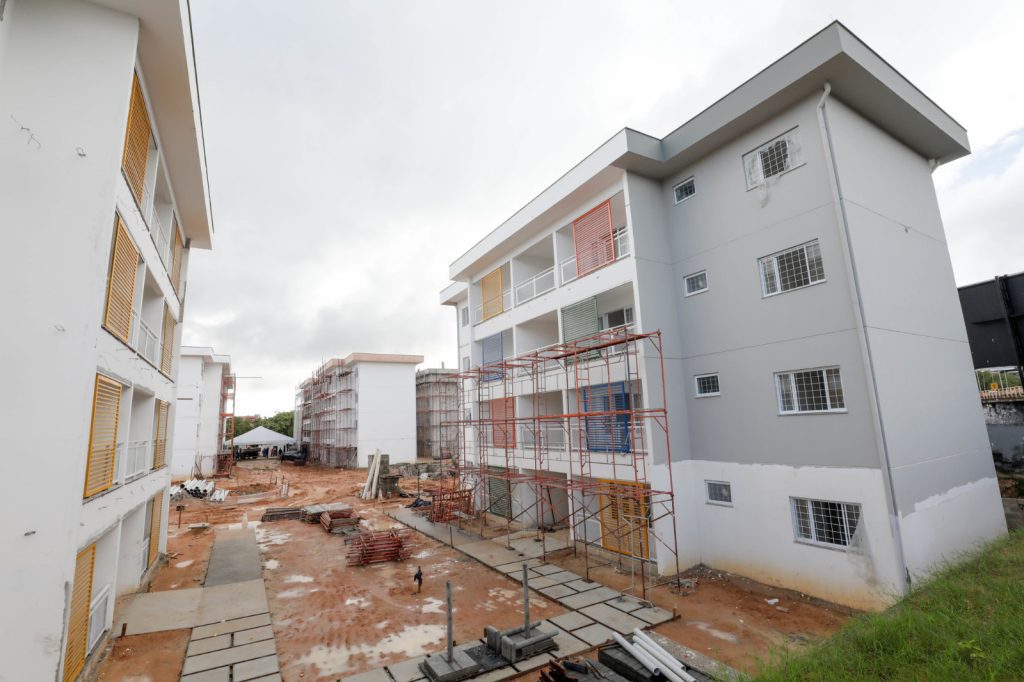 Governador Wilson Lima realiza nova vistoria no Residencial Maués com 84% das obras concluídas pelo Prosamin+ 9 Governador Wilson Lima realiza nova vistoria no Residencial Maues com 84 das obras concluidas pelo Prosamin 5 foto Alex Pazuello Secom 1024x682 1