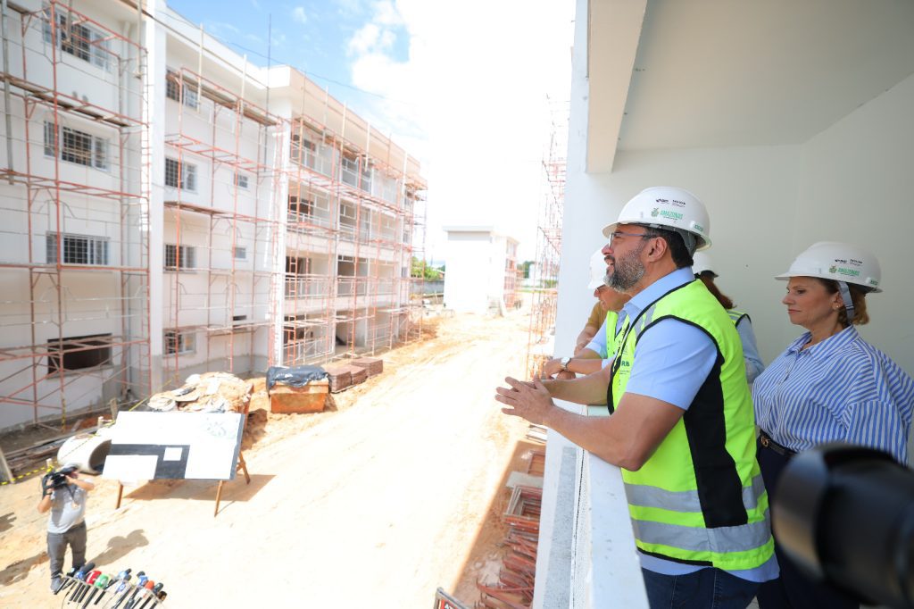 Governador Wilson Lima realiza nova vistoria no Residencial Maués com 84% das obras concluídas pelo Prosamin+ 15 Governador Wilson Lima realiza nova vistoria no Residencial Maues com 84 das obras concluidas pelo Prosamin 6 foto Diego Peres Secom 1024x682 1
