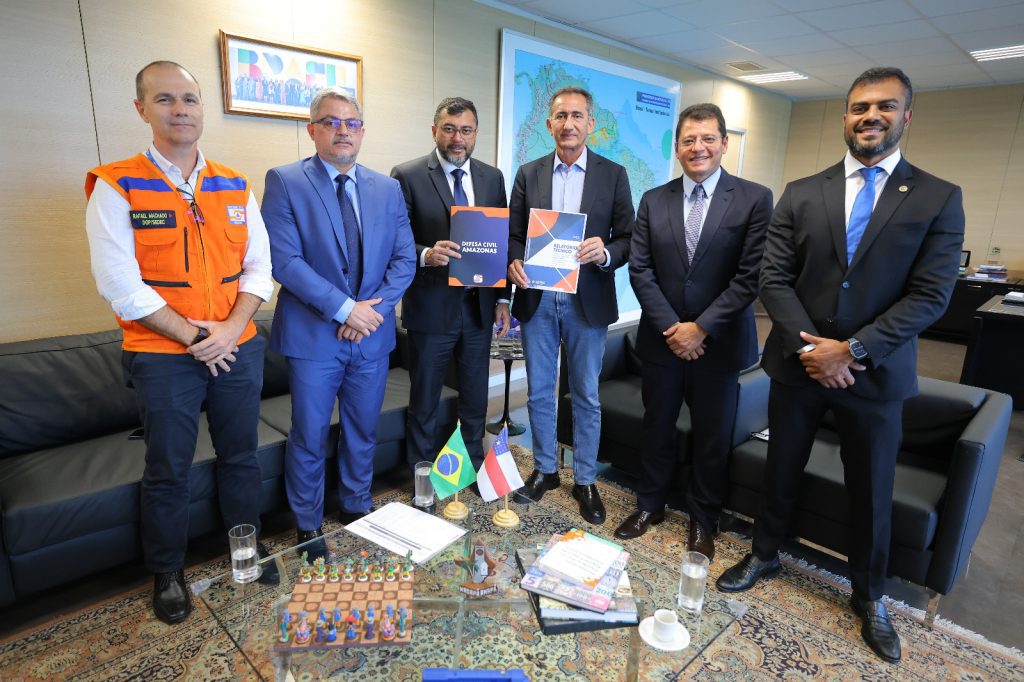 Governador Wilson Lima se reúne com ministro Waldez Góes para apresentar ações de prevenção contra fenômenos climáticos no Amazonas 2 Governador Wilson Lima se reune com ministro Waldez Goes para apresentar acoes de prevencao contra fenomenos climaticos no Amazonas 1 foto Diego Peres Secom 1024x682 1