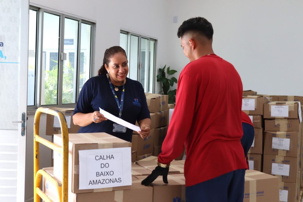 Imprensa Oficial entrega 104.608 provas da Secretaria de Educação produzidas em seu parque gráfico 11 IOA ASSESSORA DE GESTAO DA QUALIDADE ALCIONE LIMA FOTO ISMAEL OLIVEIRA 1024x683 1