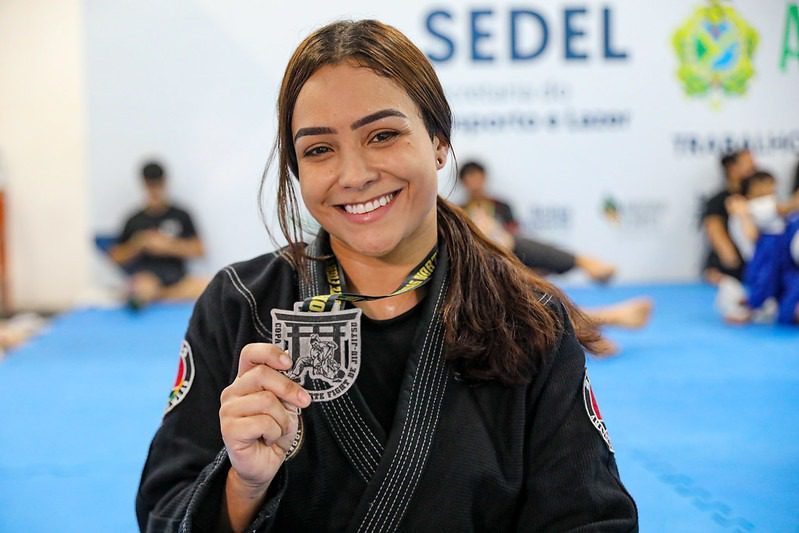 Em dois anos, projeto ‘Formando Campeões’ do Governo do Amazonas alcança mais de 1 mil atletas em 117 mil aulas 7 JULIANE AGUIAR ALUNA ANTONIO LIMA SECOM