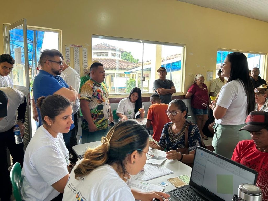 Governo do Amazonas realiza mutirão para Regularização do Cadastro Ambiental Rural 2025, em Manaus 7 Mutirao de Retificacao do CAR 2025 realizado em Parintins Foto 3 26 03 2025 1024x768 1